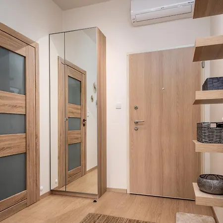 Nova Krolikarnia - Mokotow, Sun & Snow *