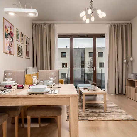 Nova Krolikarnia - Mokotow, Sun & Snow * Warsaw