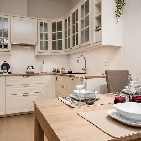 Nova Krolikarnia - Mokotow, Sun & Snow