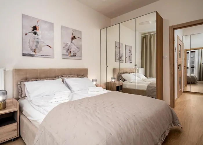 Nova Krolikarnia - Mokotow, Sun & Snow *